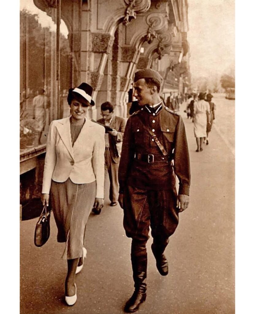 Rīdzinieki pilsētas ielās. 1930. gadi