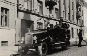 1929.gads. Ugunsdzēsēju mašīna Strēlnieku ielā