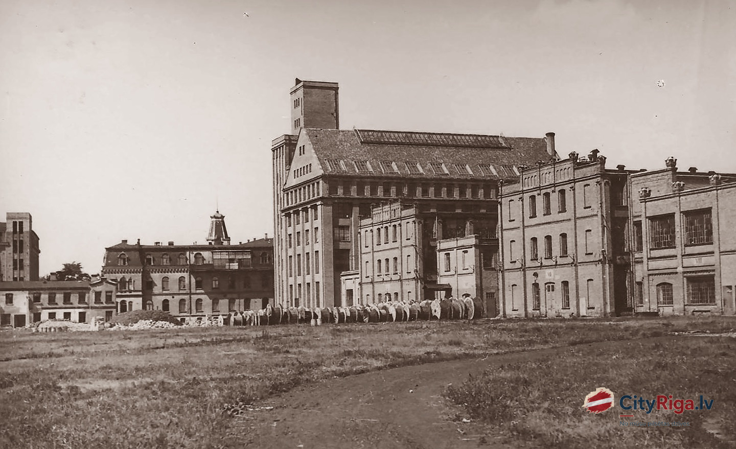 VEF rūpnīcas teritorijā. 1930. gadu sākums.
