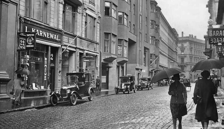 Vaļņu ielā. 1920. gadi.