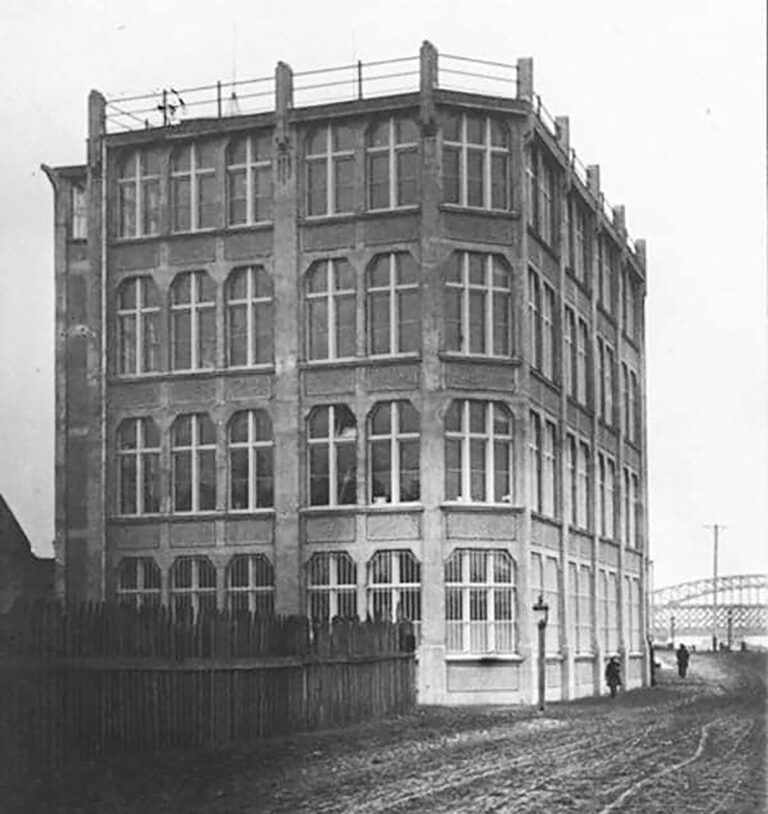 Carl Zeiss fabrika Mūķusalas ielā (tolaik Mukenholmas iela). 20. gadsimta sākums.