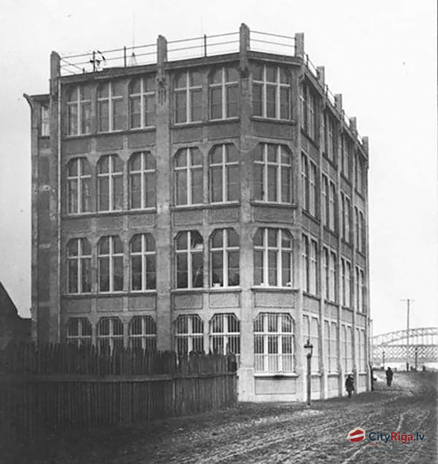 Carl Zeiss fabrika Mūķusalas ielā (tolaik Mukenholmas iela). 20. gadsimta sākums.