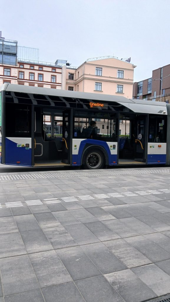 Uz kurieni brauc šis autobuss?