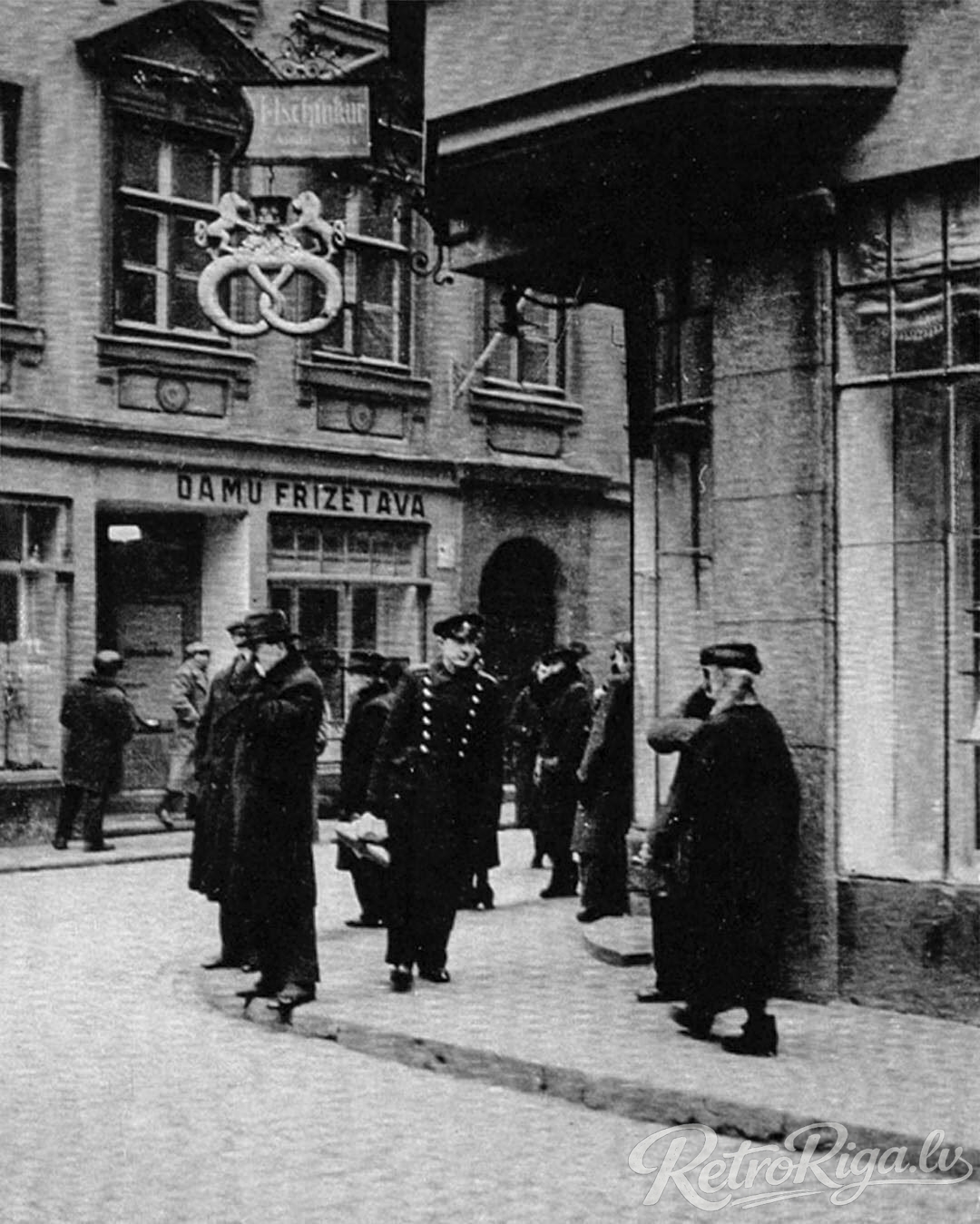 1927 gads. Fridriha Činkura maizes ceptuve un veikals Teātra ielā 2