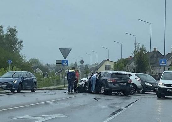 9 maijā Daugavpilī, Vidzemes ielas un Avenu ielas krustojumā
