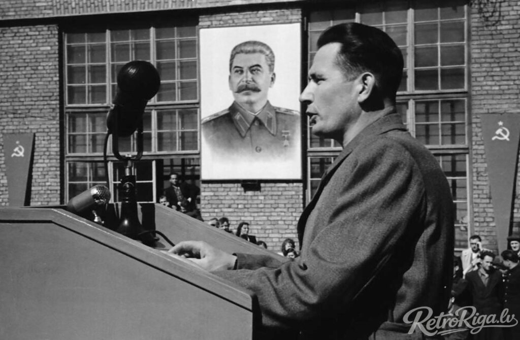 1952. gads. VEF rūpnīcas strādnieku protesta mītiņš pret karu Korejā