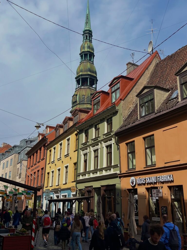 Svētdienas vakara ēters ir sācies