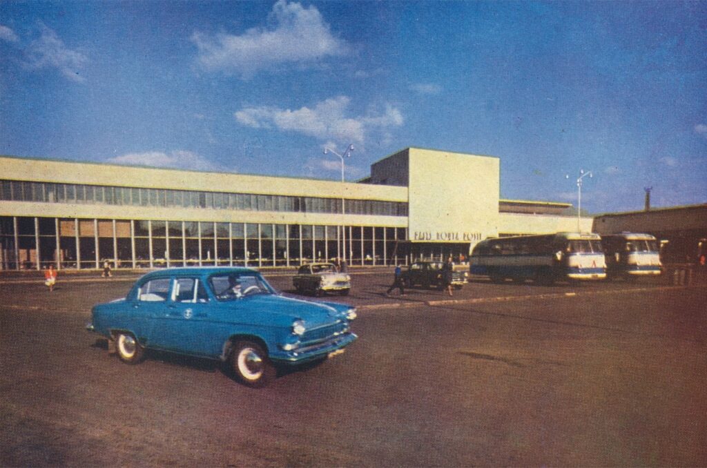 Pie Stacijas laukuma. Skats uz Pasta ēku. 1960. gadi.