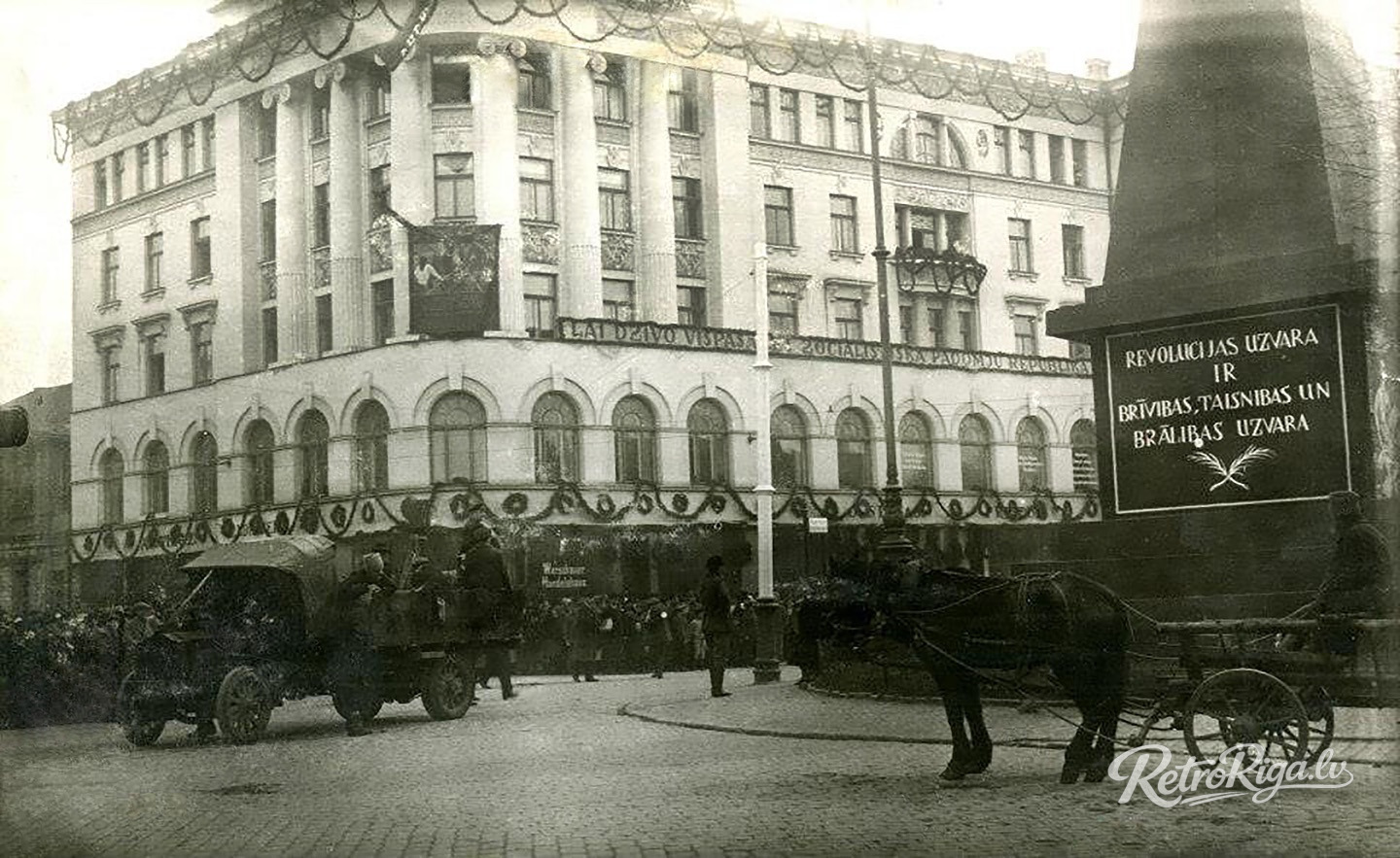 1919. gads. Uzvaras obelisks Elizabetes un Brīvības ielas krustojumā