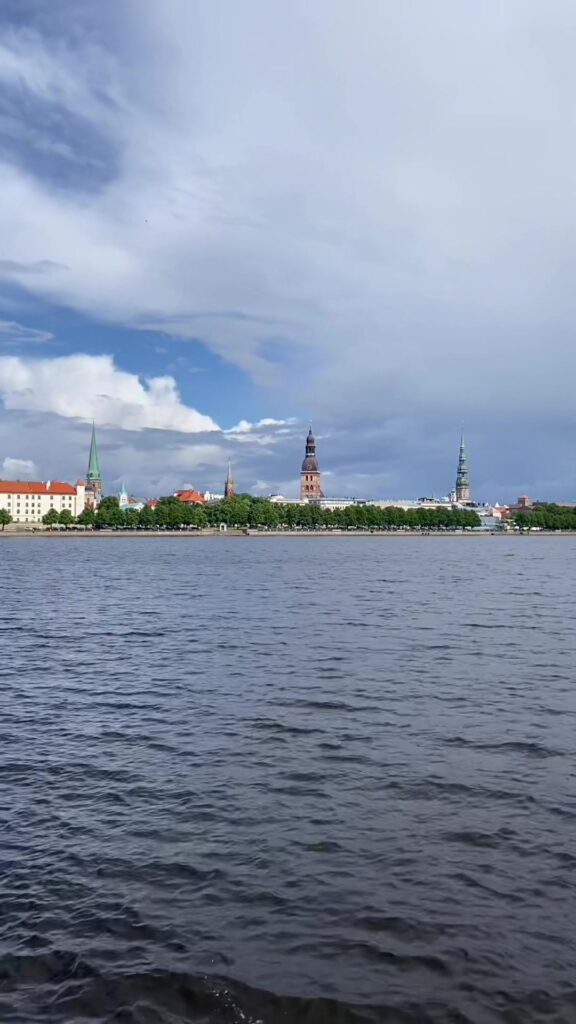 Rīga mirkli pirms lietus…