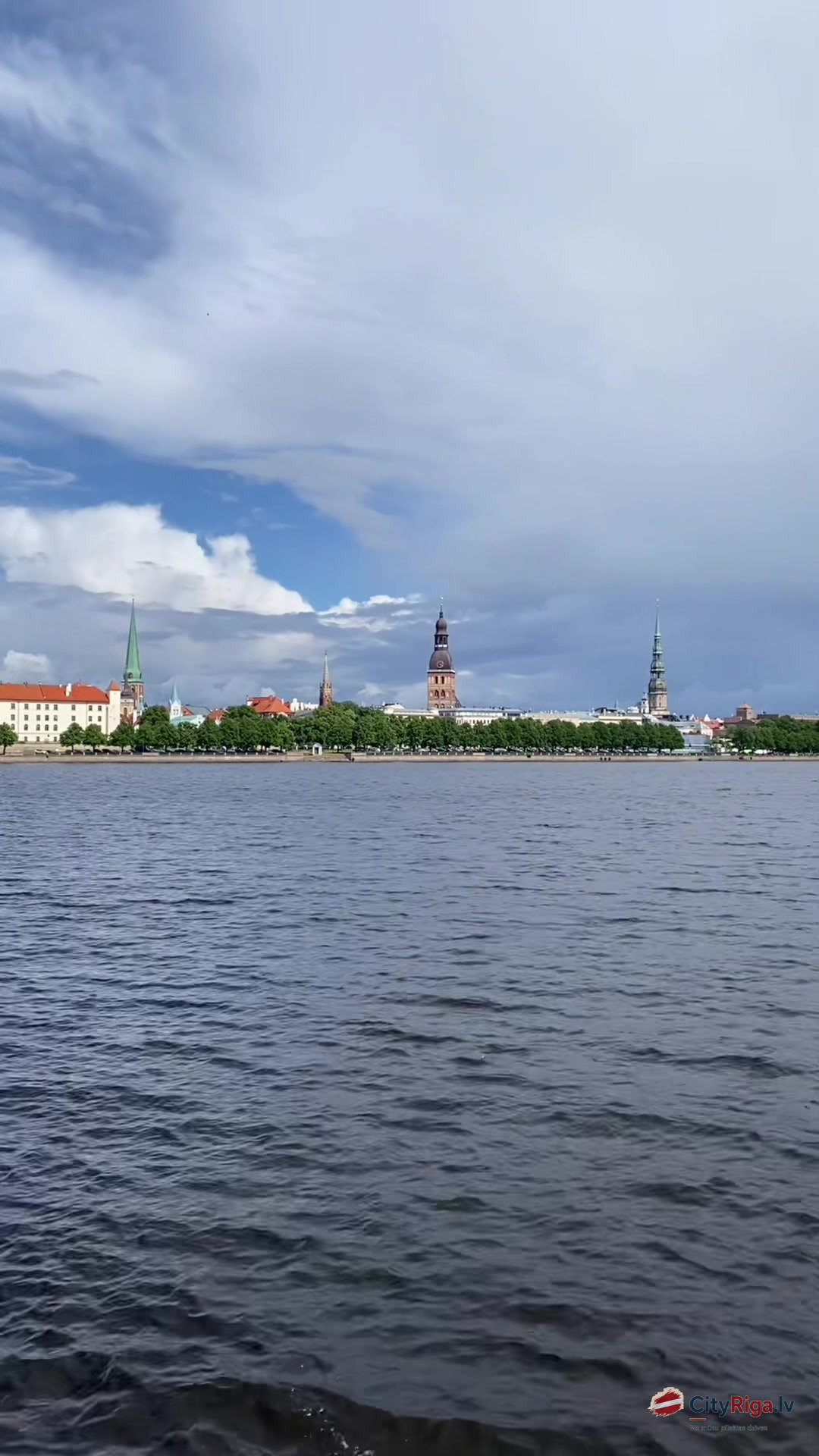 Rīga mirkli pirms lietus…