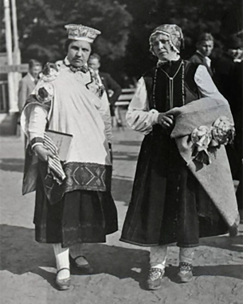 1933. gada jūnijs. VIII Vispārējo latviešu Dziesmu svētku dalībnieces.