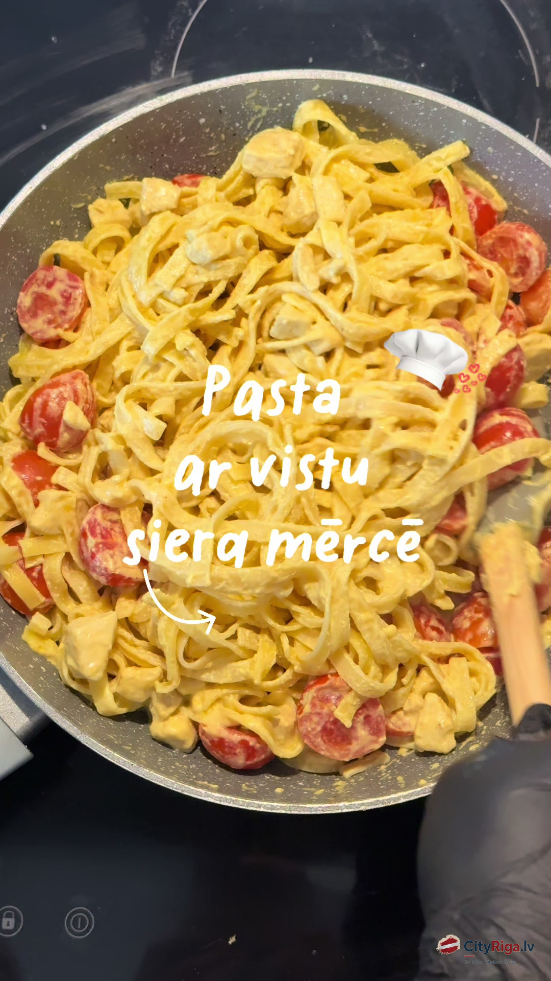 Pasta ar vistu siera mērcē