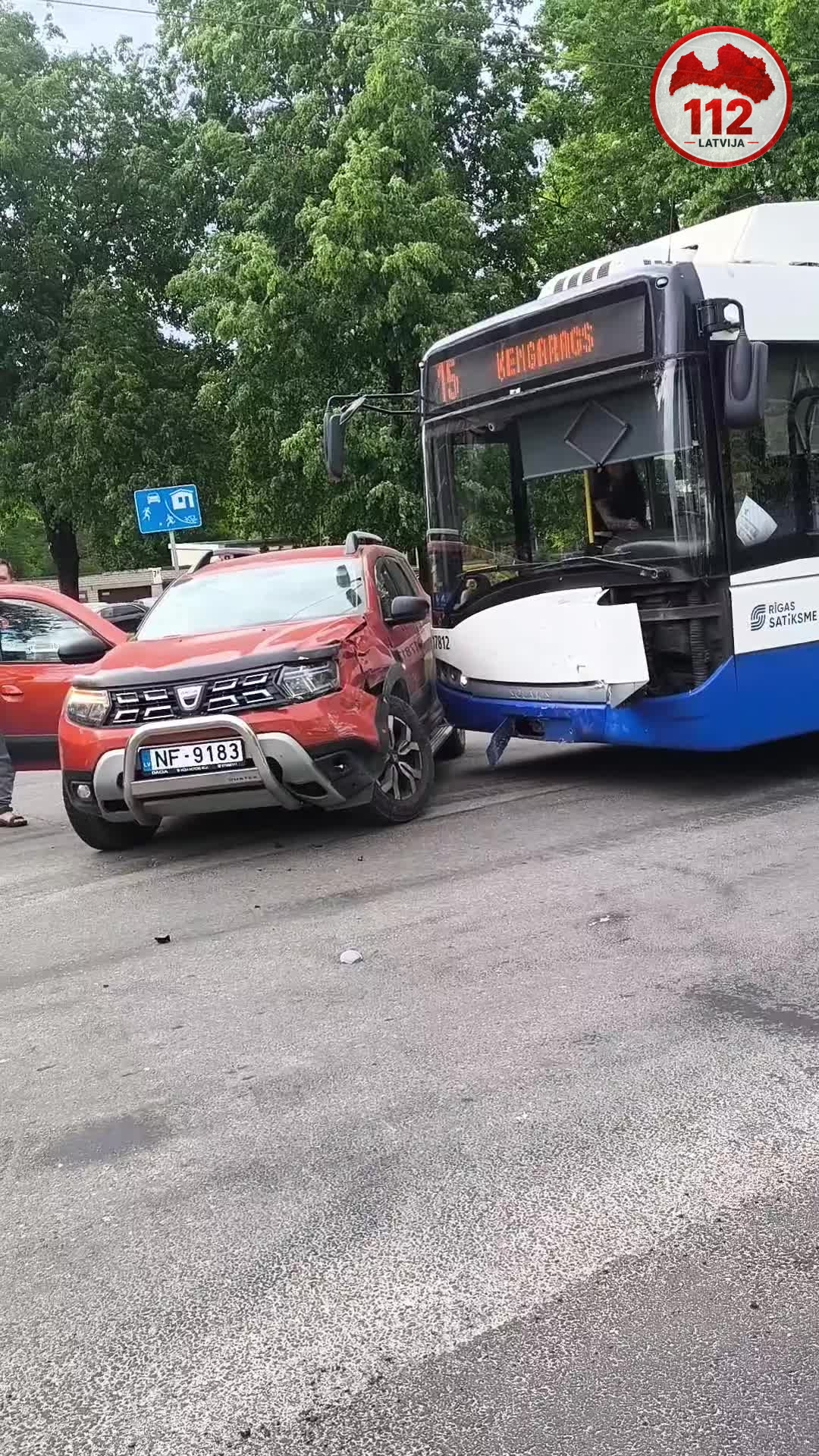 Sadursme starp vieglo auto un trolejbusu Rīgā