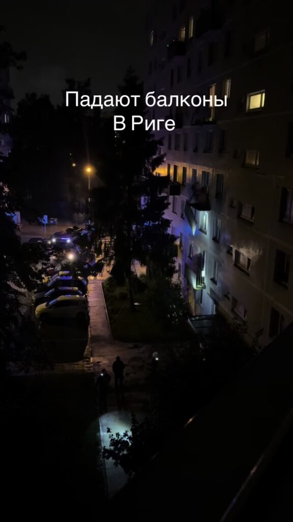 Purvciemā no daudzdzīvokļu mājas nokritis balkons