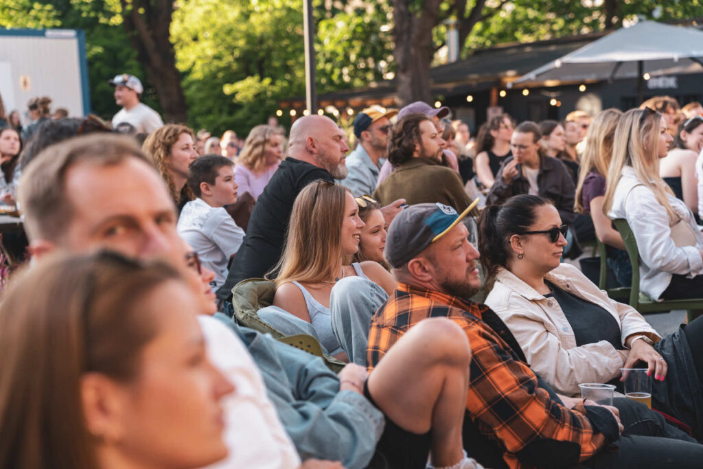 Kimmel Kvartāla brīvdabas kino seansā