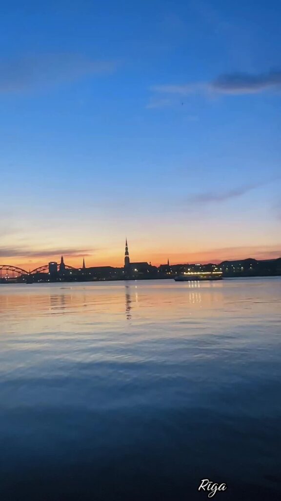 Vakars pār Daugavu ir īpašs