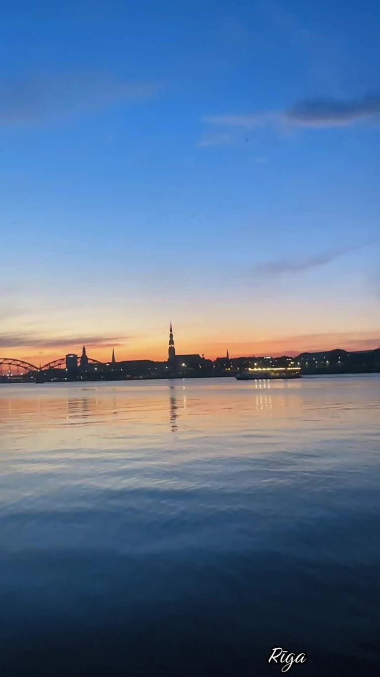 Vakars pār Daugavu ir īpašs
