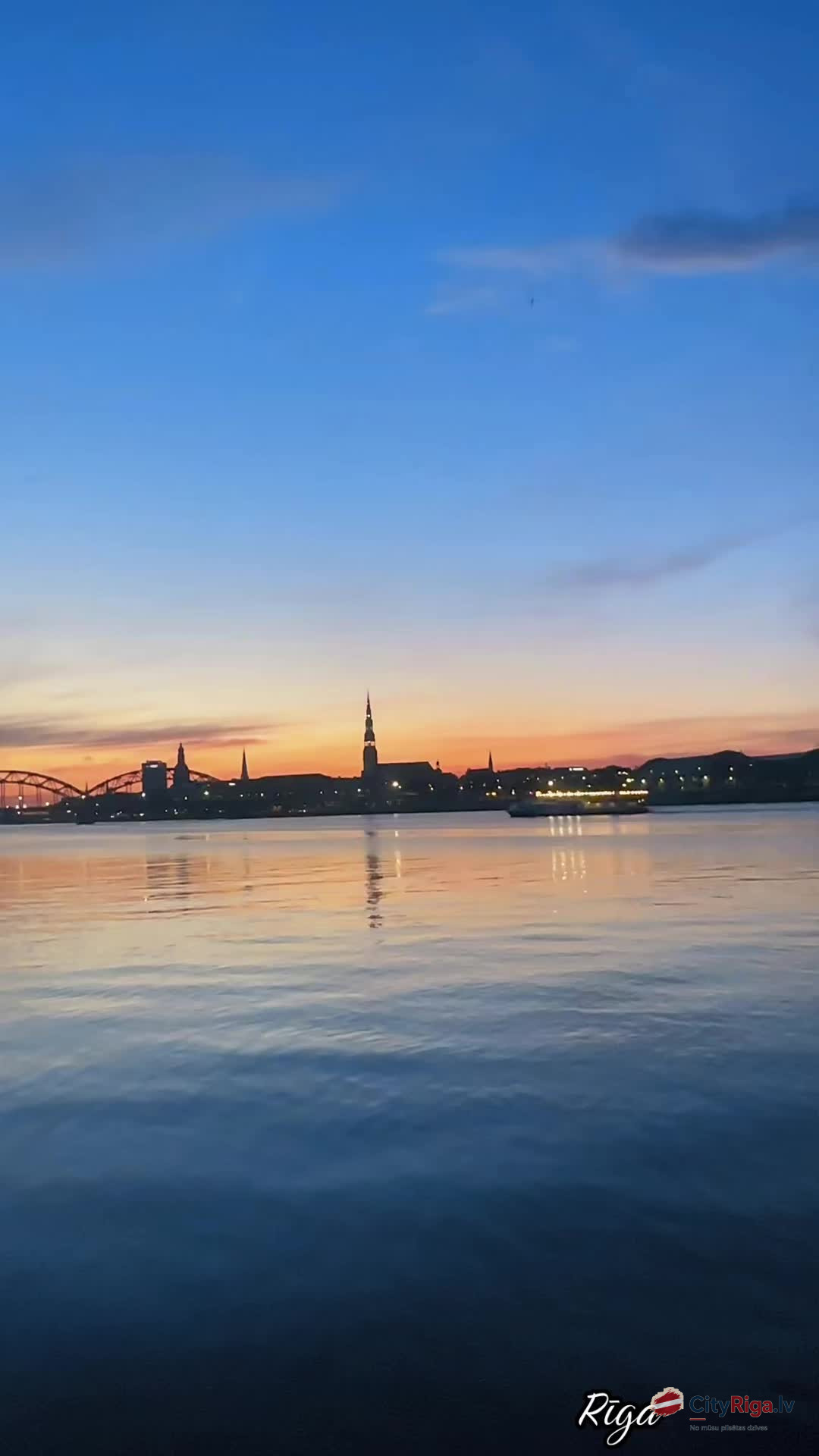 Vakars pār Daugavu ir īpašs