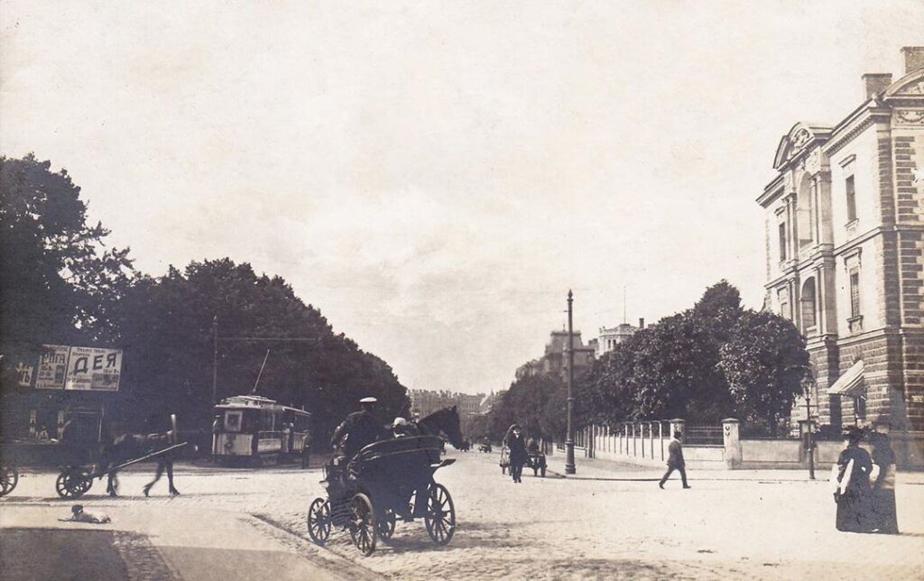 20. gadsimta sākums. Skats uz Totlēbena bulvāri.
