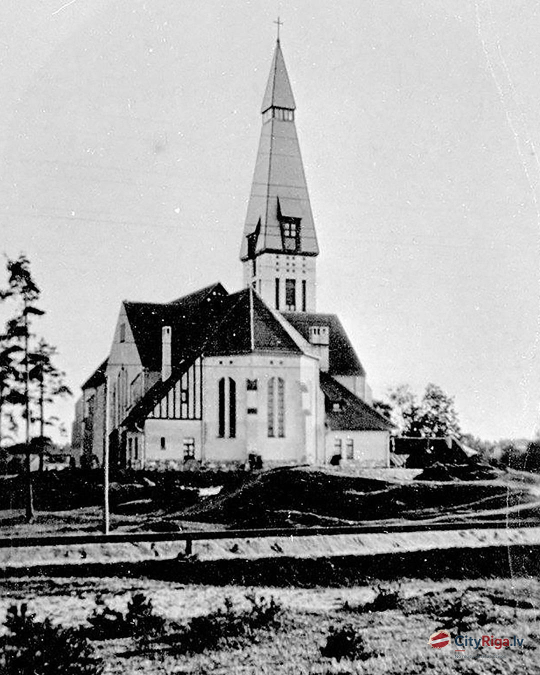 1925. gads. Svētā Krusta baznīca.