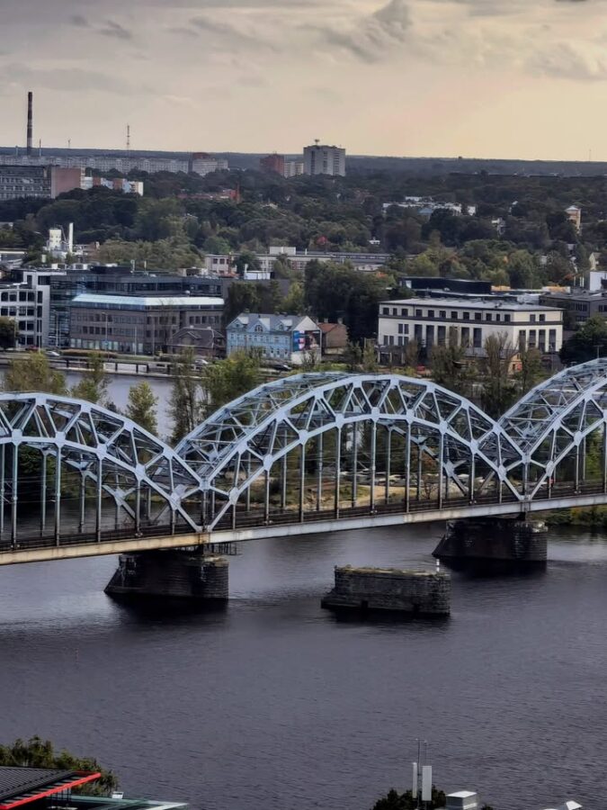 🌉 Rīga no augšas — skats pāri Daugavai