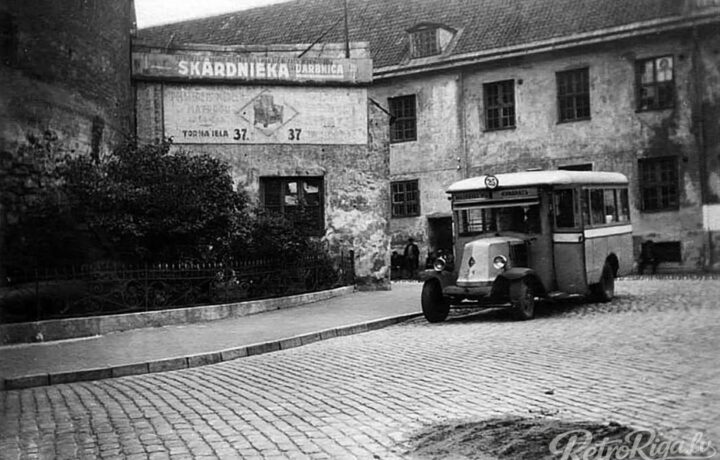 1937. gads. Pie Pulvertorņa.