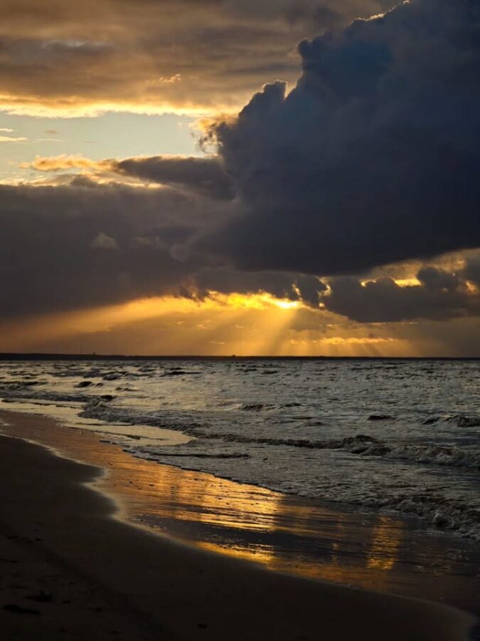 🌊 Jūrmala. Brīdis, kad debesis runā pašas. 🌅