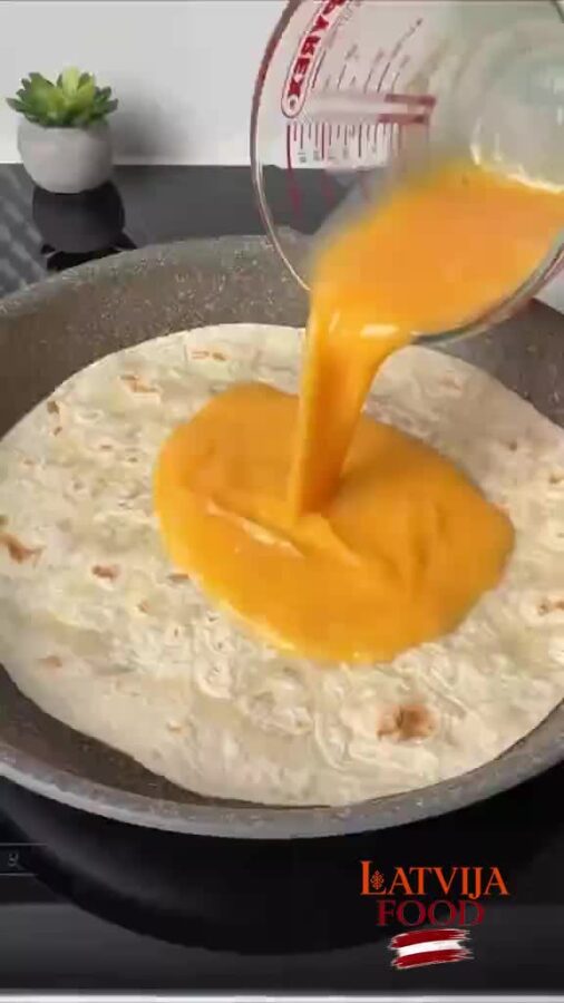 SIERĪGĀ TORTILJA AR DESU BROKASTĪM