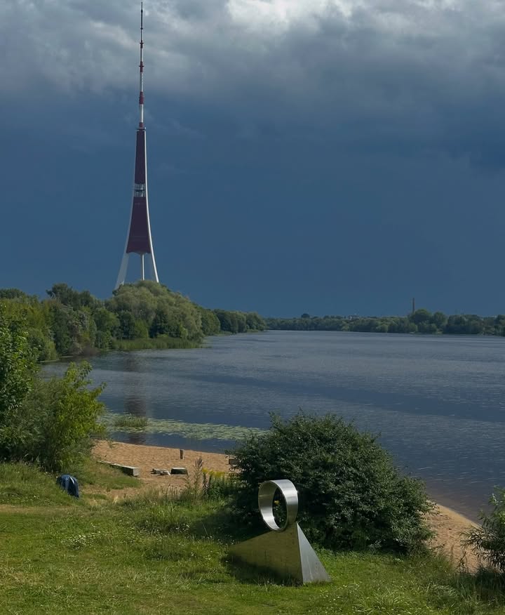 🌩️ Zaķusala pirms negaisa — Rīga pavisam citās krāsās