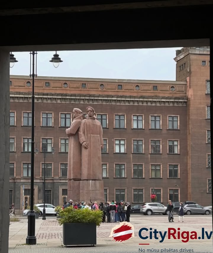 📍 Rīgas vēstures liecinieks — Latviešu strēlnieku piemineklis