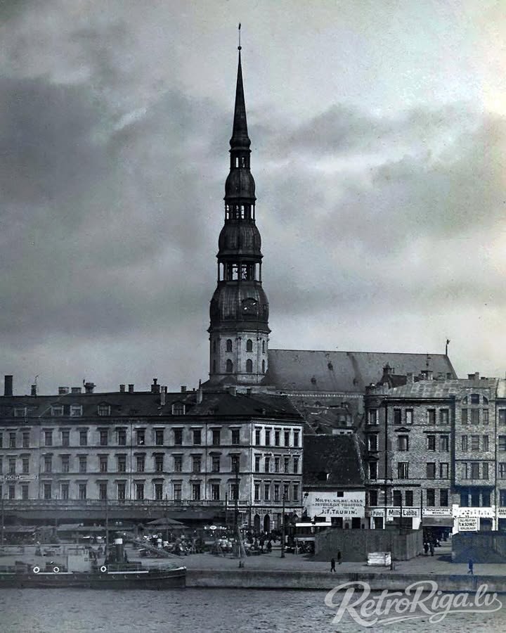 1925. gads. Skats uz krastmalu un Sv. Pētera baznīcu