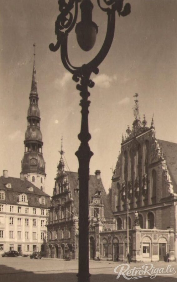 1941. gads. Skats uz Melngalvju namu un Svētā Pētera baznīcu