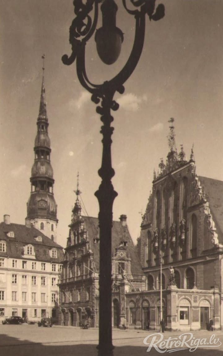 1941. gads. Skats uz Melngalvju namu un Svētā Pētera baznīcu